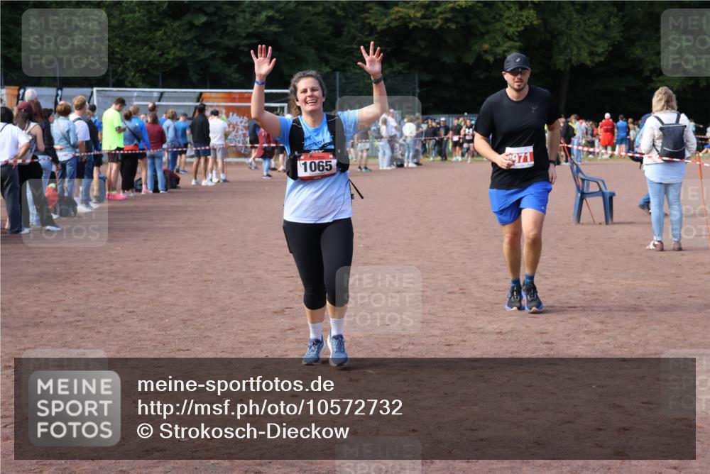 27.09.2026 - 35. Volkslauf durch das schöne Alstertal Strokosch-Dieckow http://msf.ph/oto/10572732 27.09.2026 12:22:25 Ziel 1065, 2971 meine-sportfotos.de