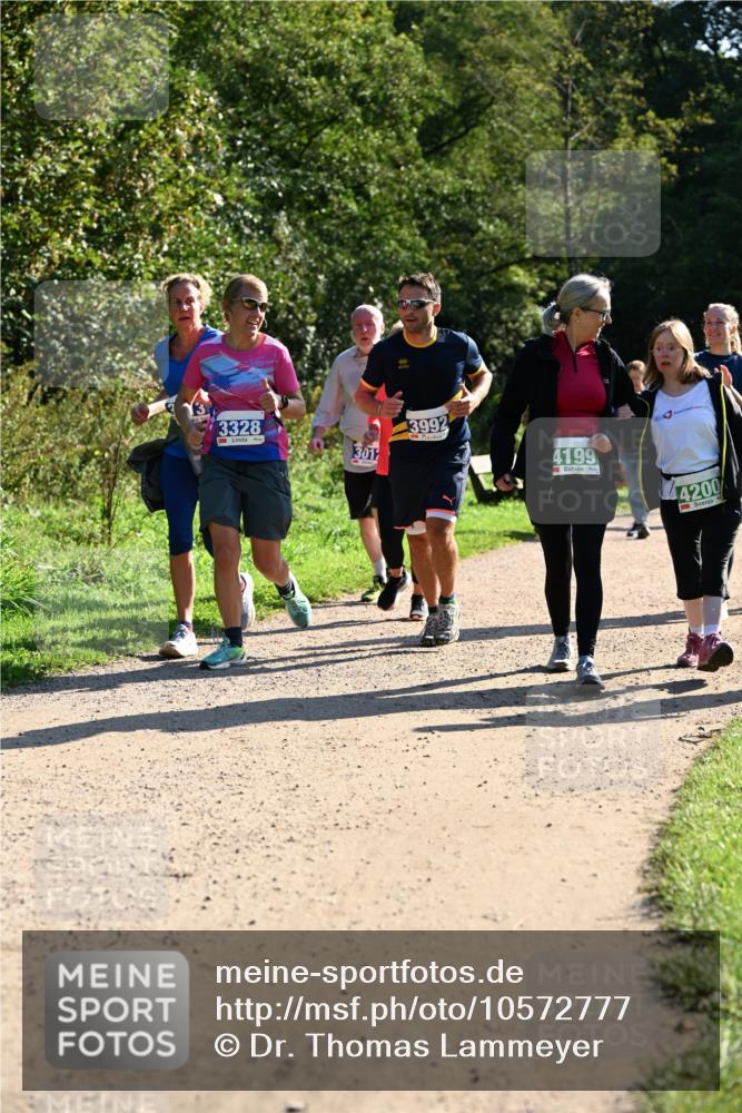 27.09.2026 - 35. Volkslauf durch das schöne Alstertal Dr. Thomas Lammeyer http://msf.ph/oto/10572777 27.09.2026 11:24:49 Laufen 3328, 301, 3992, 4199, 4200 meine-sportfotos.de