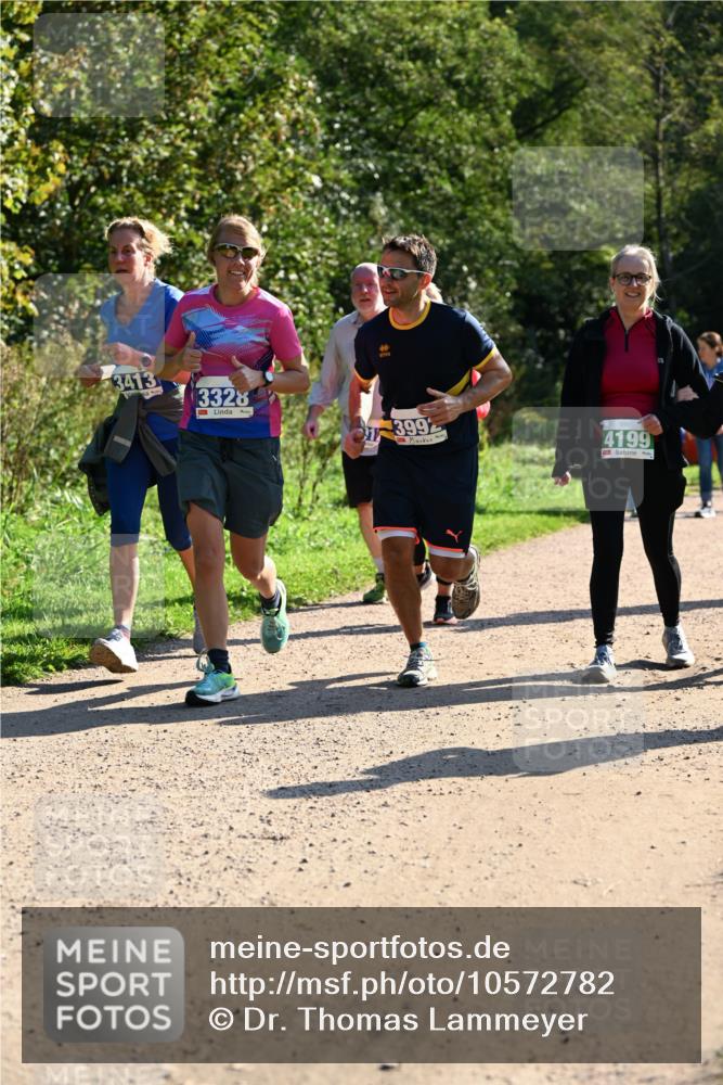 27.09.2026 - 35. Volkslauf durch das schöne Alstertal Dr. Thomas Lammeyer http://msf.ph/oto/10572782 27.09.2026 11:24:49 Laufen 3413, 3328, 21, 3992, 4199 meine-sportfotos.de