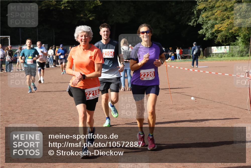 27.09.2026 - 35. Volkslauf durch das schöne Alstertal Strokosch-Dieckow http://msf.ph/oto/10572887 27.09.2026 12:22:49 Ziel 1644, 2104, 2218, 2220, 2370 meine-sportfotos.de