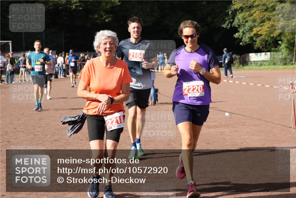 27.09.2026 - 35. Volkslauf durch das schöne Alstertal Strokosch-Dieckow http://msf.ph/oto/10572920 27.09.2026 12:22:50 Ziel 1644, 2104, 2218, 2220, 2370 meine-sportfotos.de
