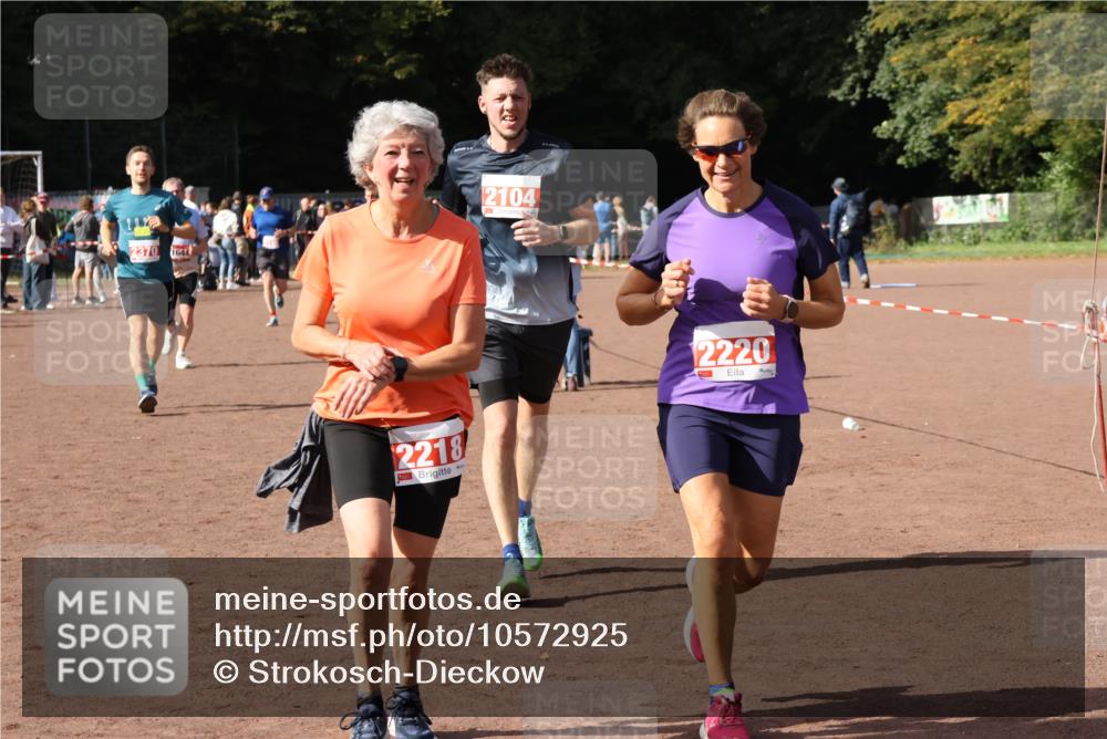 27.09.2026 - 35. Volkslauf durch das schöne Alstertal Strokosch-Dieckow http://msf.ph/oto/10572925 27.09.2026 12:22:50 Ziel 1644, 2104, 2218, 2220, 2370 meine-sportfotos.de