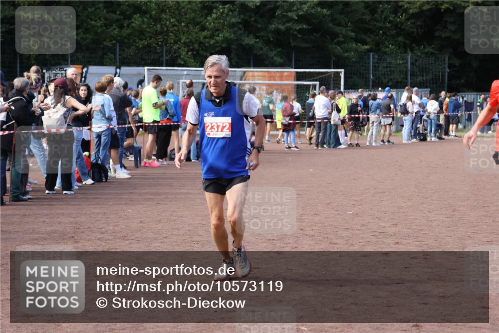 27.09.2026 - 35. Volkslauf durch das schöne Alstertal Strokosch-Dieckow http://msf.ph/oto/10573119 27.09.2026 12:23:23 Ziel 2086, 2372 meine-sportfotos.de