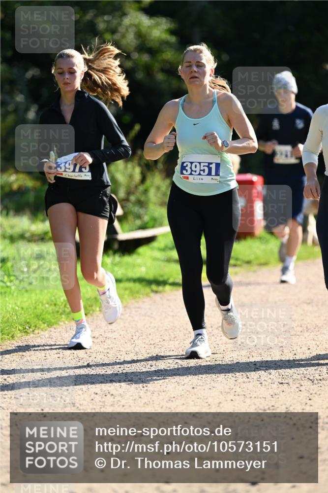 27.09.2026 - 35. Volkslauf durch das schöne Alstertal Dr. Thomas Lammeyer http://msf.ph/oto/10573151 27.09.2026 11:26:40 Laufen 3973, 3951 meine-sportfotos.de