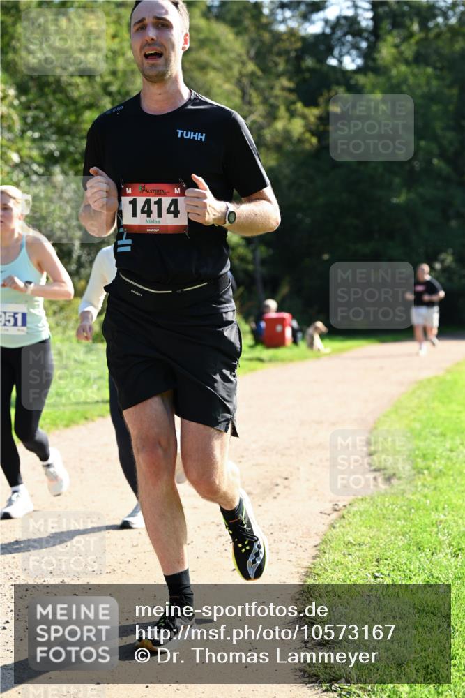 27.09.2026 - 35. Volkslauf durch das schöne Alstertal Dr. Thomas Lammeyer http://msf.ph/oto/10573167 27.09.2026 11:26:43 Laufen 951, 1414 meine-sportfotos.de
