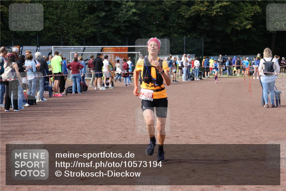 27.09.2026 - 35. Volkslauf durch das schöne Alstertal Strokosch-Dieckow http://msf.ph/oto/10573194 27.09.2026 12:23:37 Ziel 2208 meine-sportfotos.de