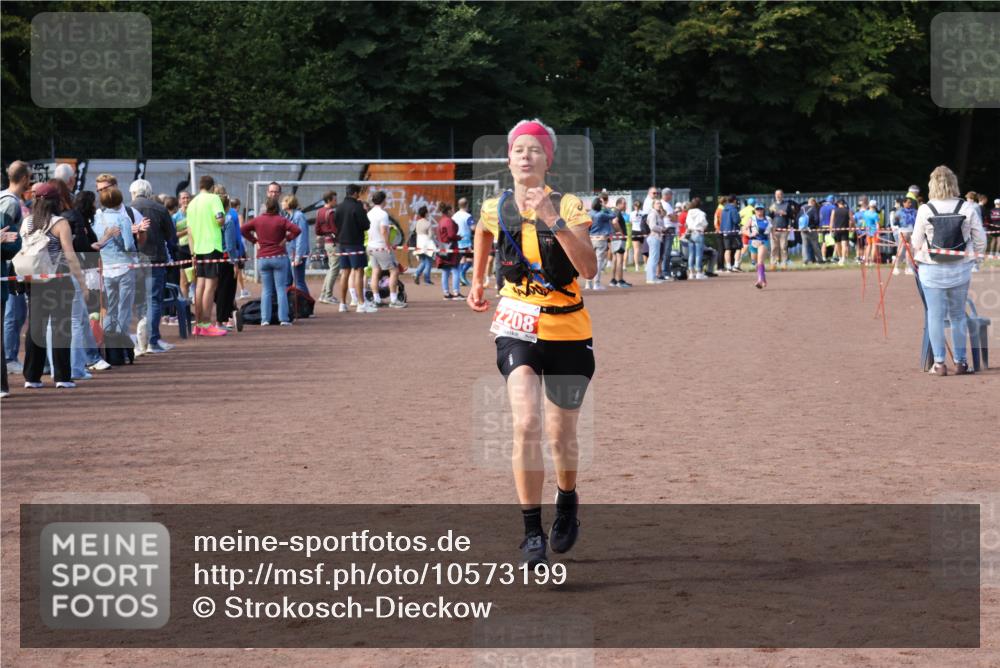 27.09.2026 - 35. Volkslauf durch das schöne Alstertal Strokosch-Dieckow http://msf.ph/oto/10573199 27.09.2026 12:23:37 Ziel 2208 meine-sportfotos.de