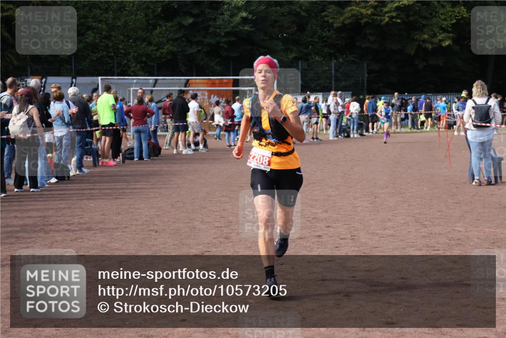 27.09.2026 - 35. Volkslauf durch das schöne Alstertal Strokosch-Dieckow http://msf.ph/oto/10573205 27.09.2026 12:23:38 Ziel 2208 meine-sportfotos.de