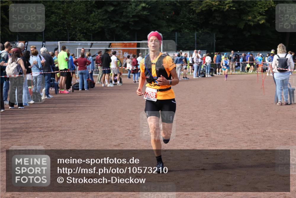 27.09.2026 - 35. Volkslauf durch das schöne Alstertal Strokosch-Dieckow http://msf.ph/oto/10573210 27.09.2026 12:23:38 Ziel 2208 meine-sportfotos.de