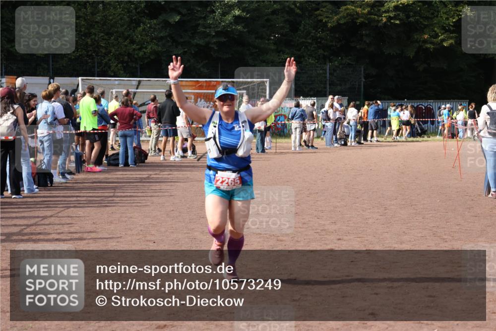 27.09.2026 - 35. Volkslauf durch das schöne Alstertal Strokosch-Dieckow http://msf.ph/oto/10573249 27.09.2026 12:23:48 Ziel 2265 meine-sportfotos.de