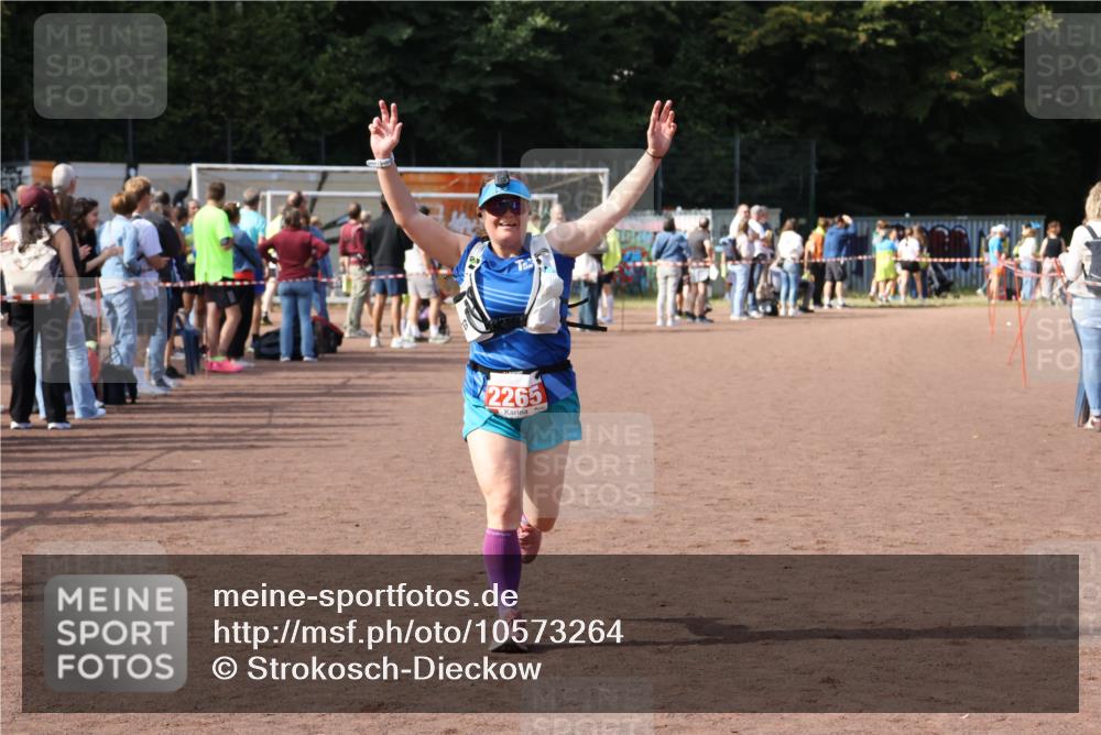 27.09.2026 - 35. Volkslauf durch das schöne Alstertal Strokosch-Dieckow http://msf.ph/oto/10573264 27.09.2026 12:23:48 Ziel 2265 meine-sportfotos.de