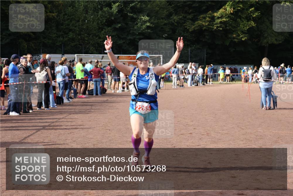 27.09.2026 - 35. Volkslauf durch das schöne Alstertal Strokosch-Dieckow http://msf.ph/oto/10573268 27.09.2026 12:23:49 Ziel 2265 meine-sportfotos.de