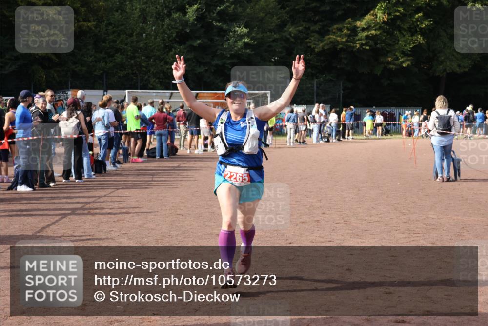 27.09.2026 - 35. Volkslauf durch das schöne Alstertal Strokosch-Dieckow http://msf.ph/oto/10573273 27.09.2026 12:23:49 Ziel 2265 meine-sportfotos.de