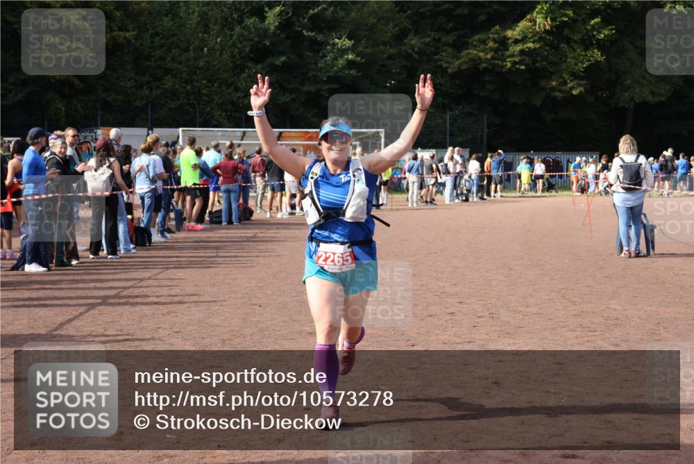 27.09.2026 - 35. Volkslauf durch das schöne Alstertal Strokosch-Dieckow http://msf.ph/oto/10573278 27.09.2026 12:23:49 Ziel 2265 meine-sportfotos.de