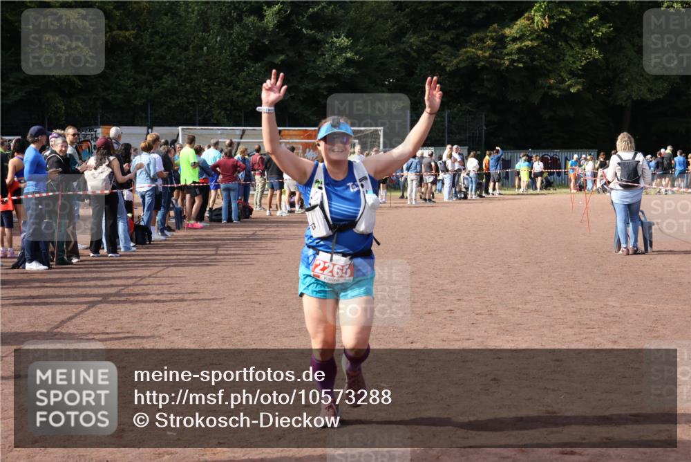 27.09.2026 - 35. Volkslauf durch das schöne Alstertal Strokosch-Dieckow http://msf.ph/oto/10573288 27.09.2026 12:23:49 Ziel 2265 meine-sportfotos.de