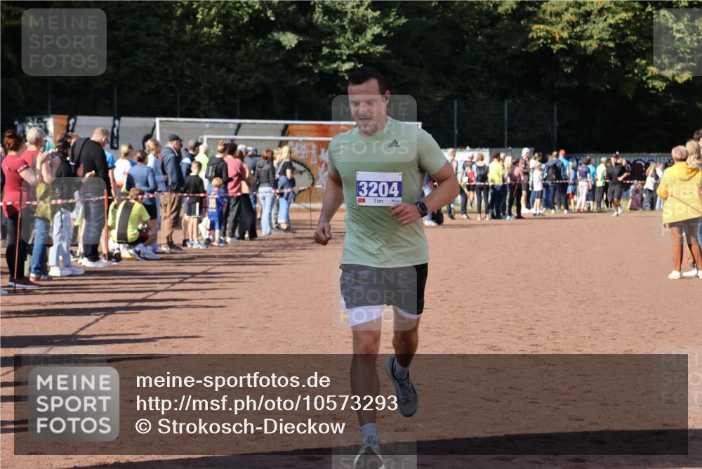 27.09.2026 - 35. Volkslauf durch das schöne Alstertal Strokosch-Dieckow http://msf.ph/oto/10573293 27.09.2026 11:20:41 Ziel 3204, 3427 meine-sportfotos.de