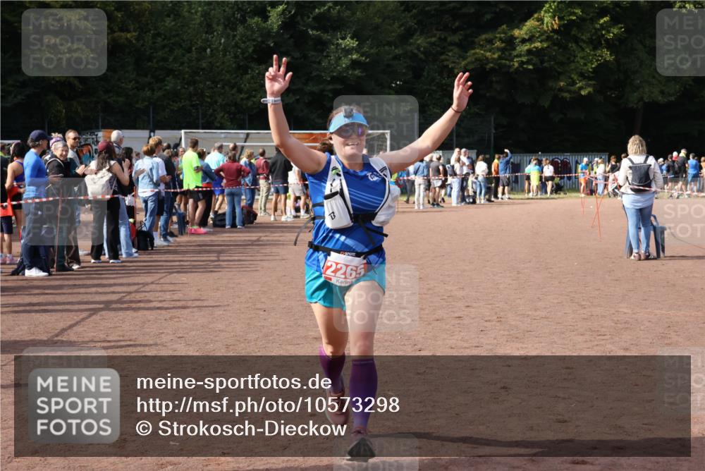 27.09.2026 - 35. Volkslauf durch das schöne Alstertal Strokosch-Dieckow http://msf.ph/oto/10573298 27.09.2026 12:23:49 Ziel 2265 meine-sportfotos.de