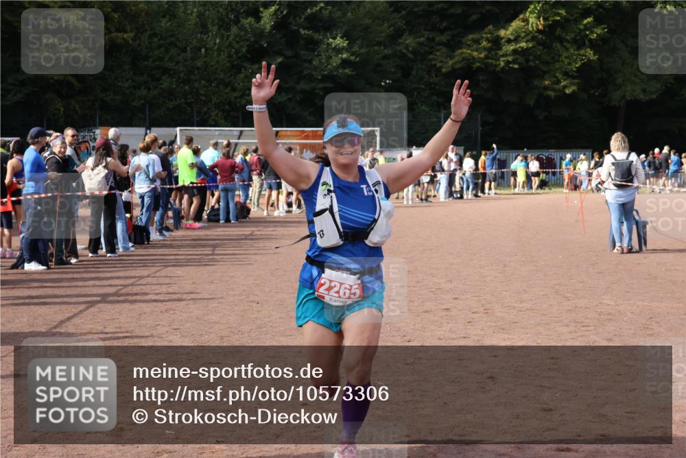 27.09.2026 - 35. Volkslauf durch das schöne Alstertal Strokosch-Dieckow http://msf.ph/oto/10573306 27.09.2026 12:23:49 Ziel 2265 meine-sportfotos.de