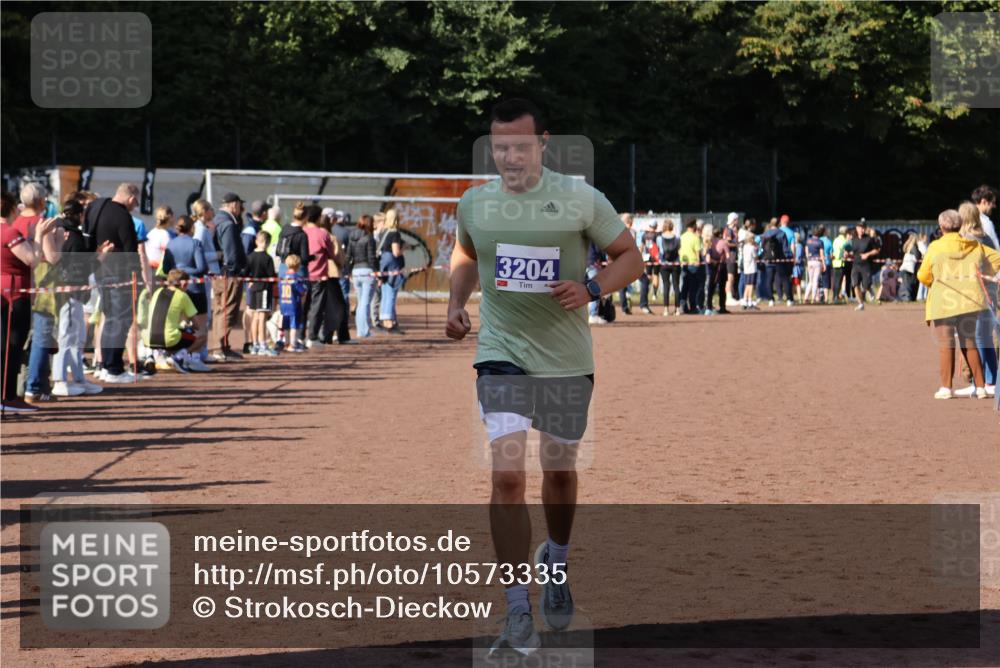 27.09.2026 - 35. Volkslauf durch das schöne Alstertal Strokosch-Dieckow http://msf.ph/oto/10573335 27.09.2026 11:20:41 Ziel 3204, 3427 meine-sportfotos.de
