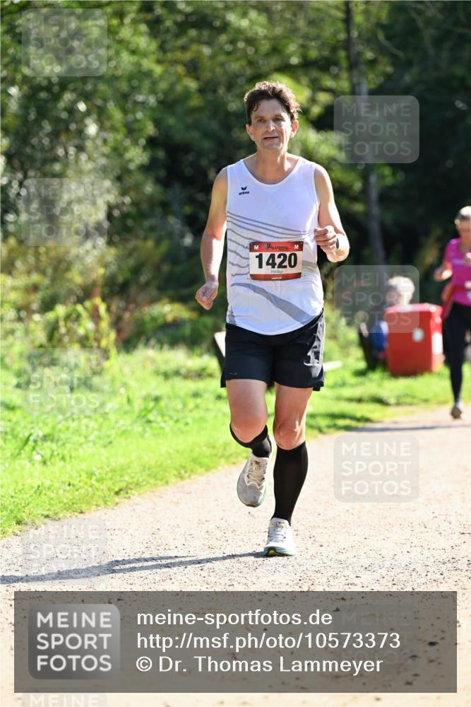 27.09.2026 - 35. Volkslauf durch das schöne Alstertal Dr. Thomas Lammeyer http://msf.ph/oto/10573373 27.09.2026 11:27:39 Laufen 1420 meine-sportfotos.de
