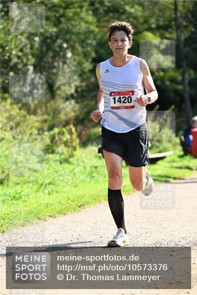 27.09.2026 - 35. Volkslauf durch das schöne Alstertal Dr. Thomas Lammeyer http://msf.ph/oto/10573376 27.09.2026 11:27:39 Laufen 1420 meine-sportfotos.de