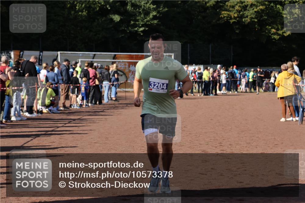 27.09.2026 - 35. Volkslauf durch das schöne Alstertal Strokosch-Dieckow http://msf.ph/oto/10573378 27.09.2026 11:20:41 Ziel 3204, 3427 meine-sportfotos.de