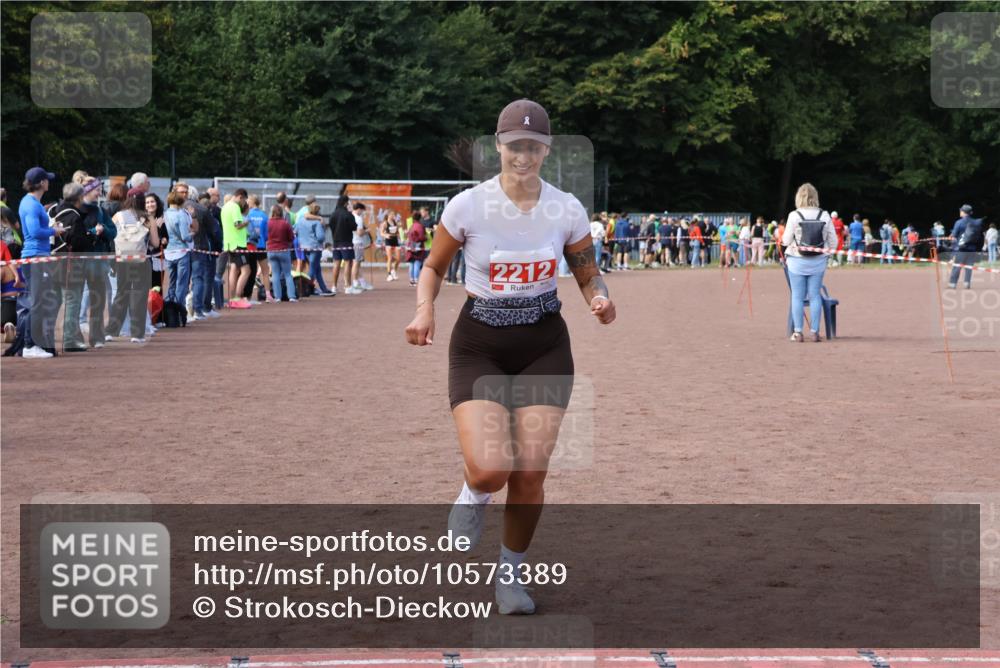 27.09.2026 - 35. Volkslauf durch das schöne Alstertal Strokosch-Dieckow http://msf.ph/oto/10573389 27.09.2026 12:24:24 Ziel 2212 meine-sportfotos.de