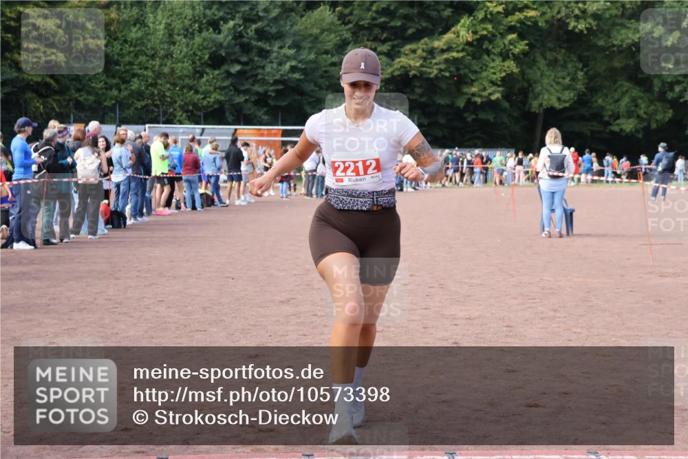 27.09.2026 - 35. Volkslauf durch das schöne Alstertal Strokosch-Dieckow http://msf.ph/oto/10573398 27.09.2026 12:24:24 Ziel 2212 meine-sportfotos.de