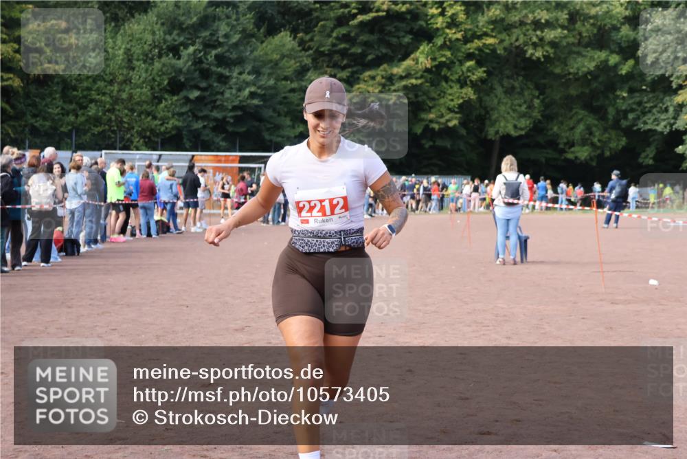 27.09.2026 - 35. Volkslauf durch das schöne Alstertal Strokosch-Dieckow http://msf.ph/oto/10573405 27.09.2026 12:24:24 Ziel 2212 meine-sportfotos.de