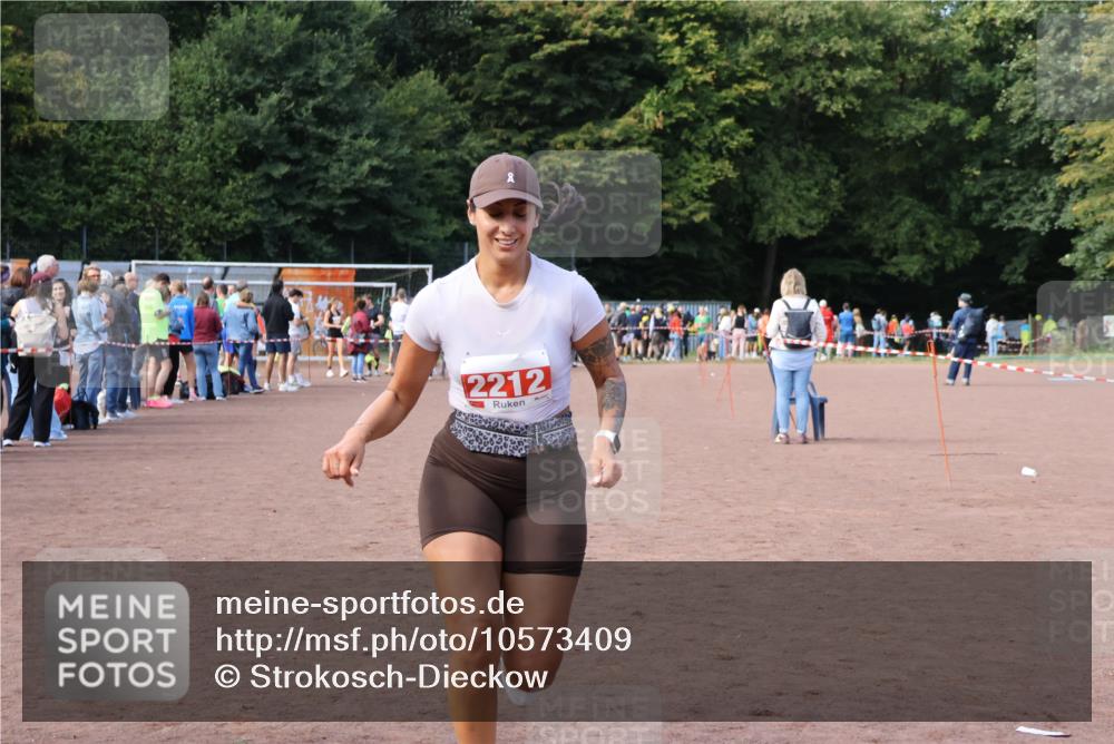 27.09.2026 - 35. Volkslauf durch das schöne Alstertal Strokosch-Dieckow http://msf.ph/oto/10573409 27.09.2026 12:24:24 Ziel 2212 meine-sportfotos.de