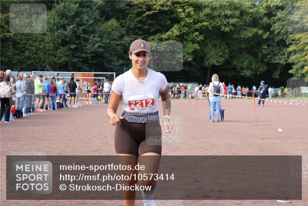 27.09.2026 - 35. Volkslauf durch das schöne Alstertal Strokosch-Dieckow http://msf.ph/oto/10573414 27.09.2026 12:24:24 Ziel 2212 meine-sportfotos.de
