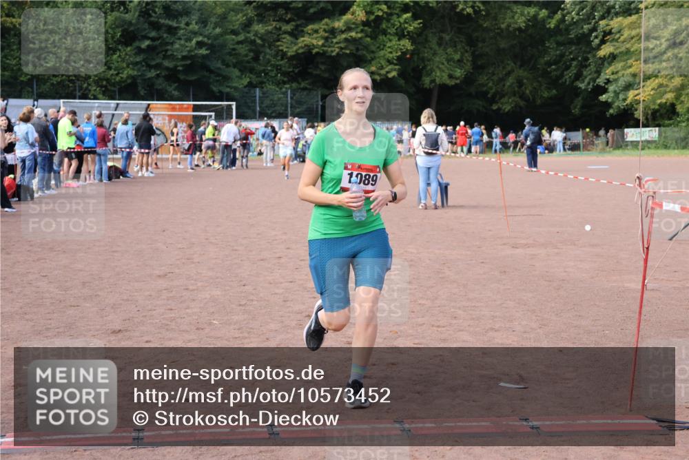 27.09.2026 - 35. Volkslauf durch das schöne Alstertal Strokosch-Dieckow http://msf.ph/oto/10573452 27.09.2026 12:24:46 Ziel 1089 meine-sportfotos.de