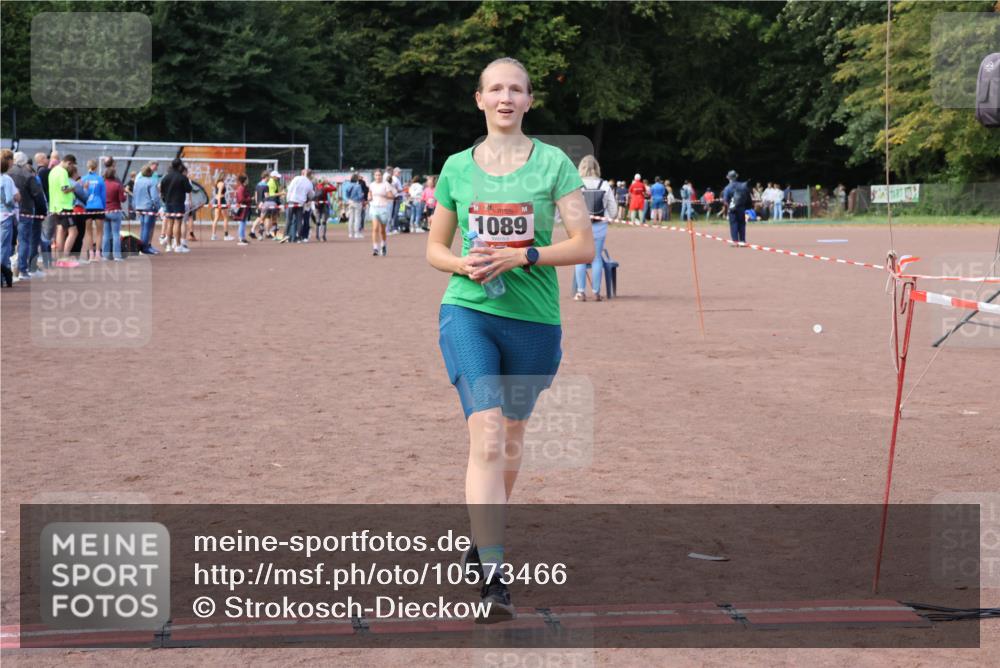 27.09.2026 - 35. Volkslauf durch das schöne Alstertal Strokosch-Dieckow http://msf.ph/oto/10573466 27.09.2026 12:24:47 Ziel 1089 meine-sportfotos.de