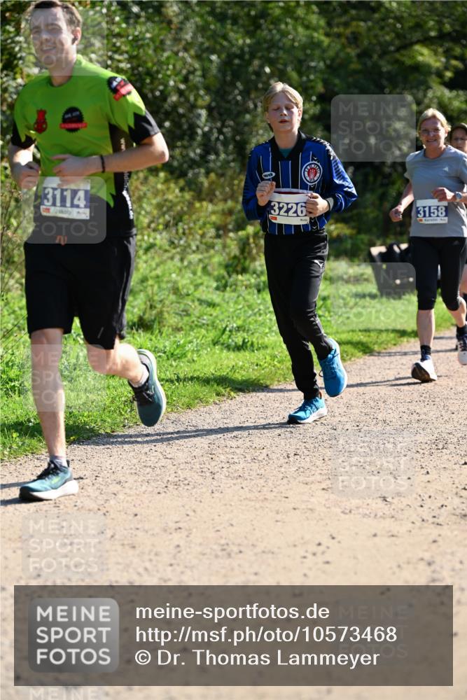 27.09.2026 - 35. Volkslauf durch das schöne Alstertal Dr. Thomas Lammeyer http://msf.ph/oto/10573468 27.09.2026 11:28:33 Laufen 3114, 3226, 3158 meine-sportfotos.de