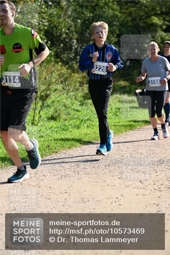 27.09.2026 - 35. Volkslauf durch das schöne Alstertal Dr. Thomas Lammeyer http://msf.ph/oto/10573469 27.09.2026 11:28:33 Laufen 3114, 3226, 3158 meine-sportfotos.de