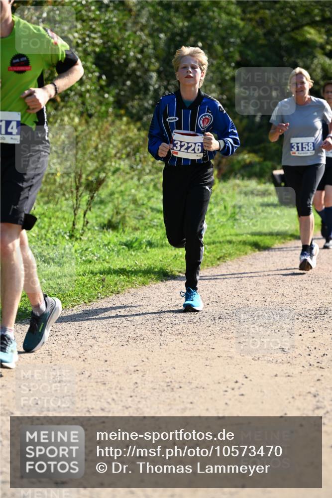 27.09.2026 - 35. Volkslauf durch das schöne Alstertal Dr. Thomas Lammeyer http://msf.ph/oto/10573470 27.09.2026 11:28:33 Laufen 14, 3226, 3158 meine-sportfotos.de