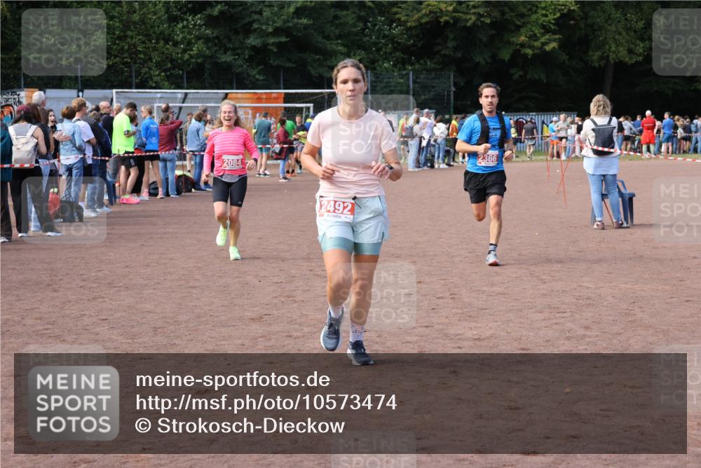 27.09.2026 - 35. Volkslauf durch das schöne Alstertal Strokosch-Dieckow http://msf.ph/oto/10573474 27.09.2026 12:24:57 Ziel 2084, 2366, 2492 meine-sportfotos.de