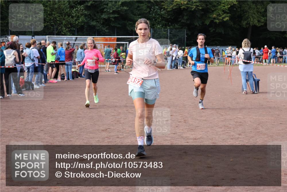 27.09.2026 - 35. Volkslauf durch das schöne Alstertal Strokosch-Dieckow http://msf.ph/oto/10573483 27.09.2026 12:24:57 Ziel 2084, 2366, 2492 meine-sportfotos.de
