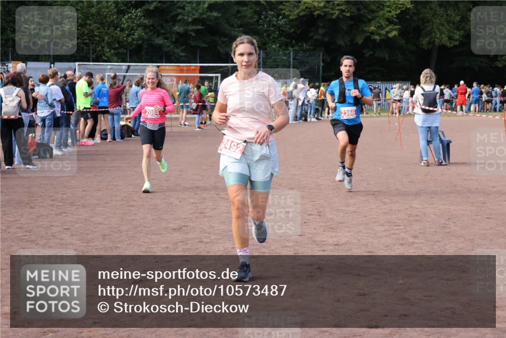 27.09.2026 - 35. Volkslauf durch das schöne Alstertal Strokosch-Dieckow http://msf.ph/oto/10573487 27.09.2026 12:24:57 Ziel 2084, 2366, 2492 meine-sportfotos.de