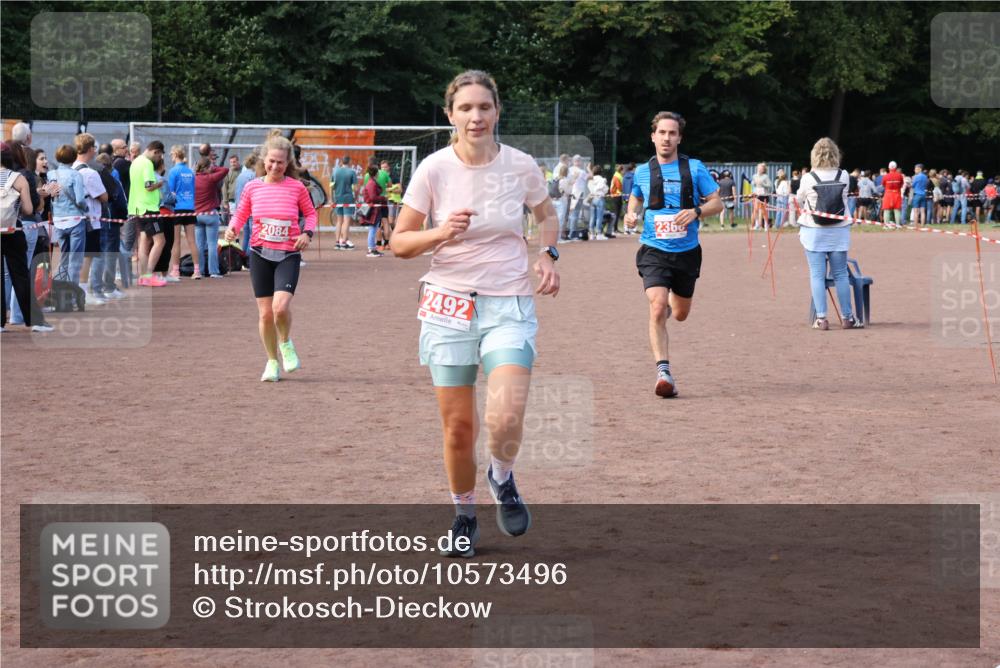 27.09.2026 - 35. Volkslauf durch das schöne Alstertal Strokosch-Dieckow http://msf.ph/oto/10573496 27.09.2026 12:24:57 Ziel 2084, 2366, 2492 meine-sportfotos.de