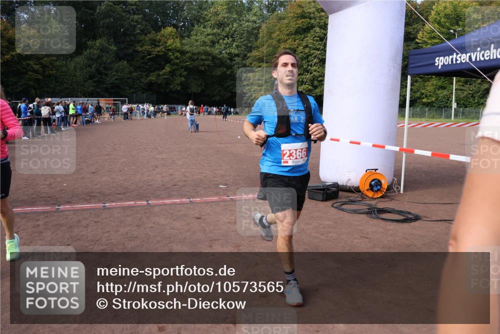 27.09.2026 - 35. Volkslauf durch das schöne Alstertal Strokosch-Dieckow http://msf.ph/oto/10573565 27.09.2026 12:25:01 Ziel 2084, 2366, 2492 meine-sportfotos.de