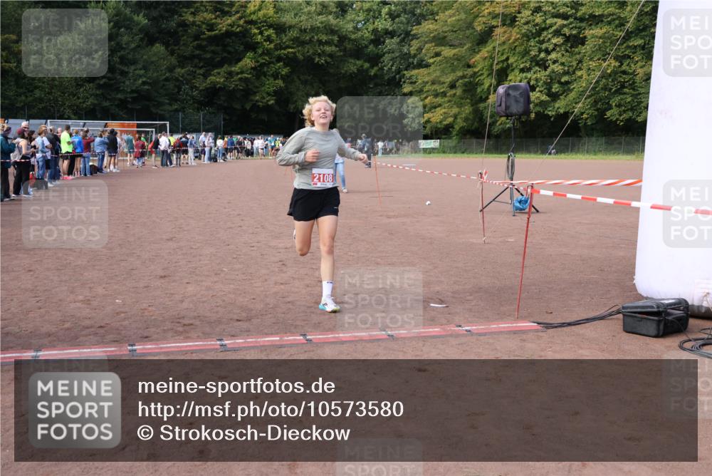 27.09.2026 - 35. Volkslauf durch das schöne Alstertal Strokosch-Dieckow http://msf.ph/oto/10573580 27.09.2026 12:25:10 Ziel 2108 meine-sportfotos.de
