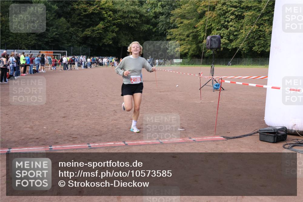 27.09.2026 - 35. Volkslauf durch das schöne Alstertal Strokosch-Dieckow http://msf.ph/oto/10573585 27.09.2026 12:25:10 Ziel 2108 meine-sportfotos.de