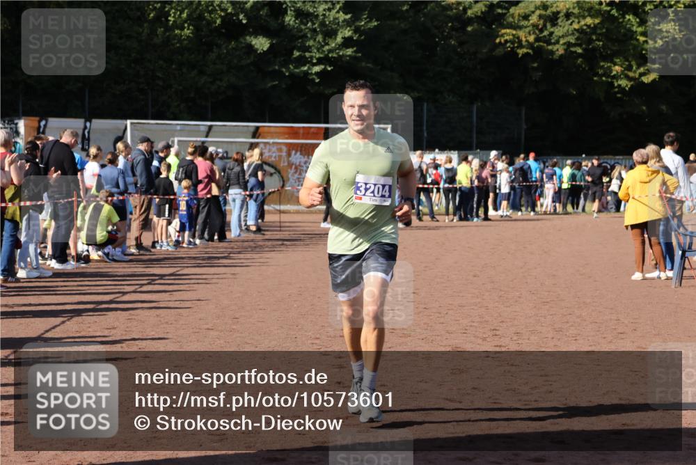 27.09.2026 - 35. Volkslauf durch das schöne Alstertal Strokosch-Dieckow http://msf.ph/oto/10573601 27.09.2026 11:20:40 Ziel 3204, 3427 meine-sportfotos.de