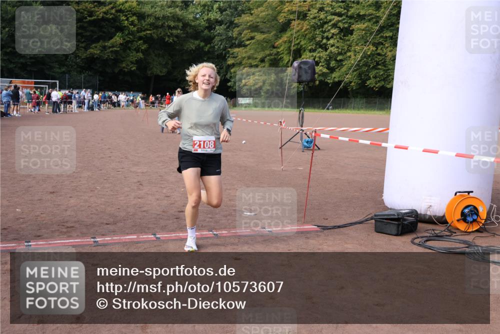 27.09.2026 - 35. Volkslauf durch das schöne Alstertal Strokosch-Dieckow http://msf.ph/oto/10573607 27.09.2026 12:25:10 Ziel 2108 meine-sportfotos.de