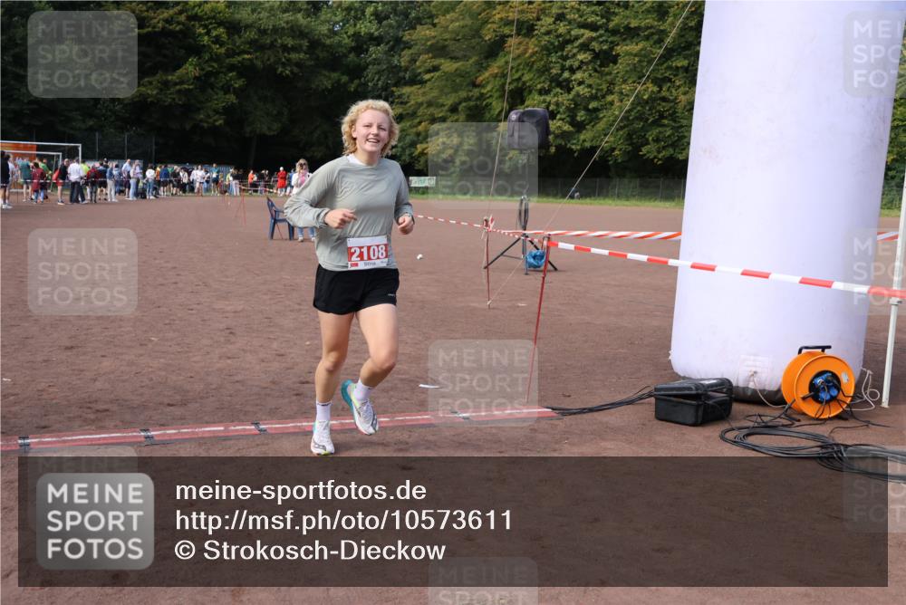 27.09.2026 - 35. Volkslauf durch das schöne Alstertal Strokosch-Dieckow http://msf.ph/oto/10573611 27.09.2026 12:25:10 Ziel 2108 meine-sportfotos.de