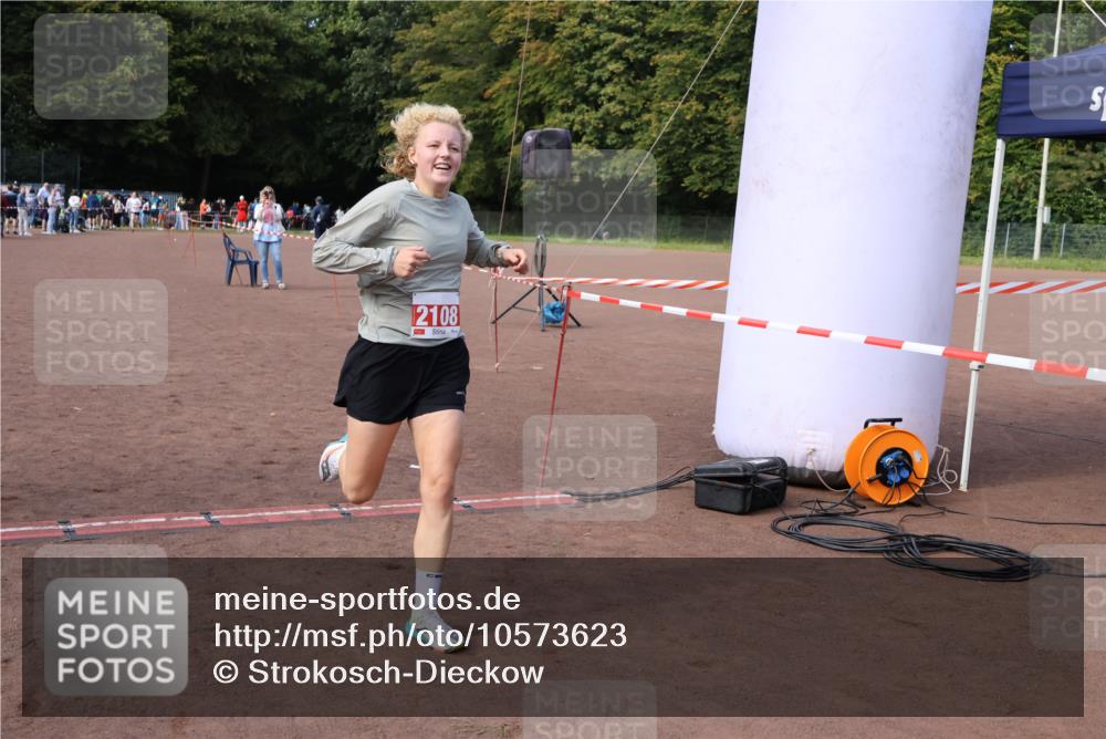 27.09.2026 - 35. Volkslauf durch das schöne Alstertal Strokosch-Dieckow http://msf.ph/oto/10573623 27.09.2026 12:25:10 Ziel 2108 meine-sportfotos.de