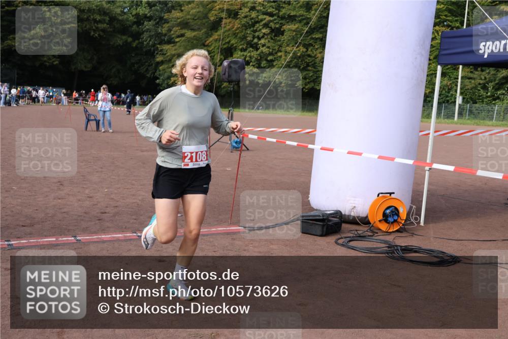 27.09.2026 - 35. Volkslauf durch das schöne Alstertal Strokosch-Dieckow http://msf.ph/oto/10573626 27.09.2026 12:25:10 Ziel 2108 meine-sportfotos.de