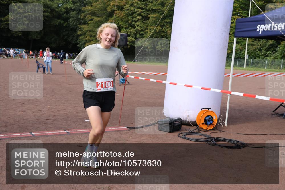 27.09.2026 - 35. Volkslauf durch das schöne Alstertal Strokosch-Dieckow http://msf.ph/oto/10573630 27.09.2026 12:25:10 Ziel 2108 meine-sportfotos.de