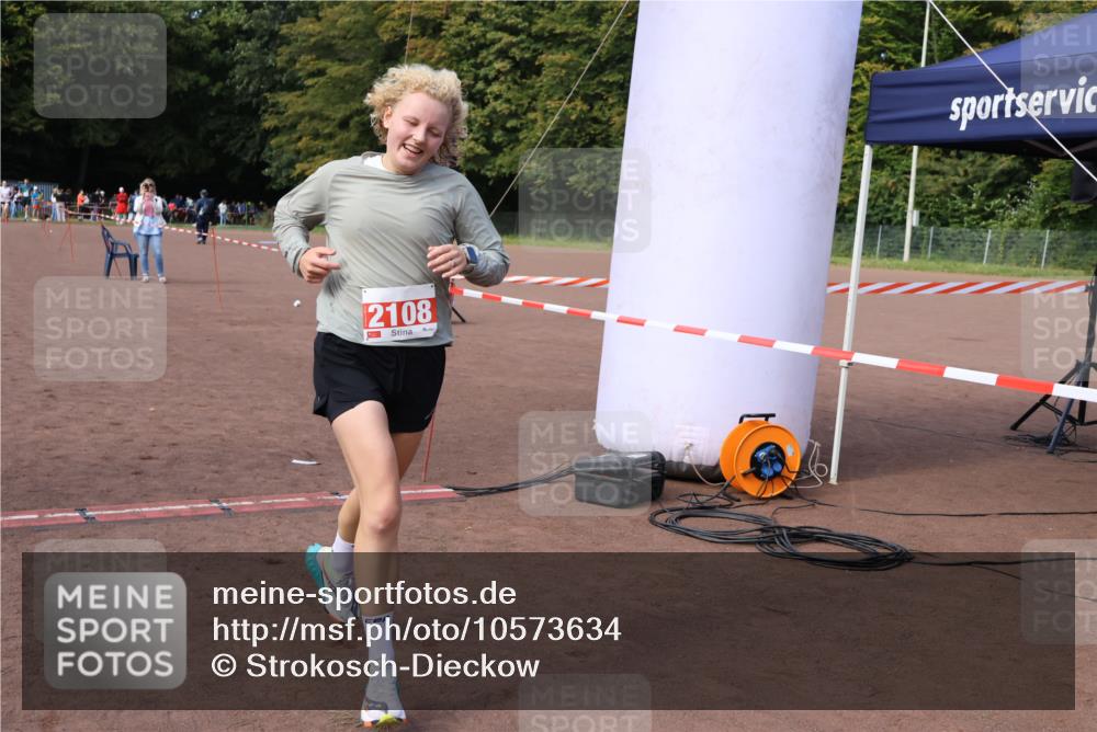 27.09.2026 - 35. Volkslauf durch das schöne Alstertal Strokosch-Dieckow http://msf.ph/oto/10573634 27.09.2026 12:25:10 Ziel 2108 meine-sportfotos.de
